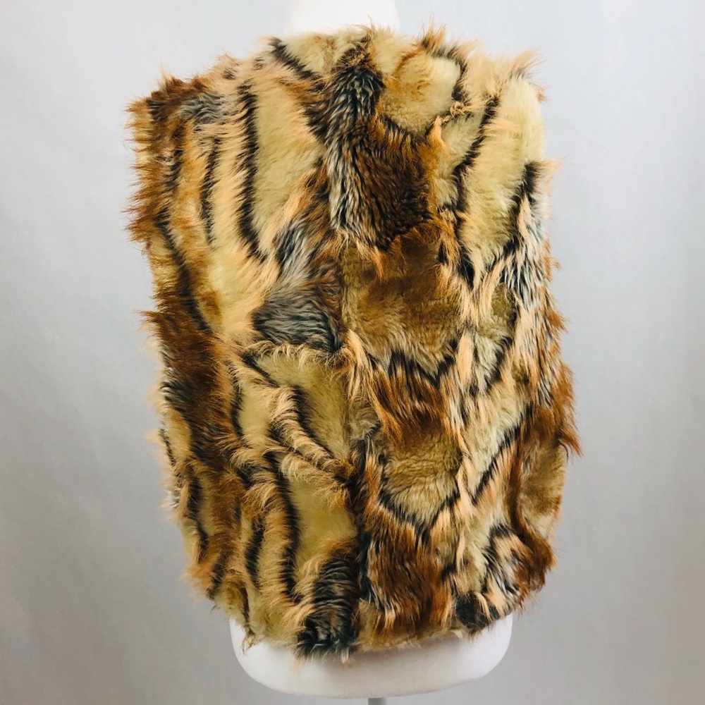 Faux Fur🥕Vegan Coyote Fur Vest Size Med - Picture 4 of 6
